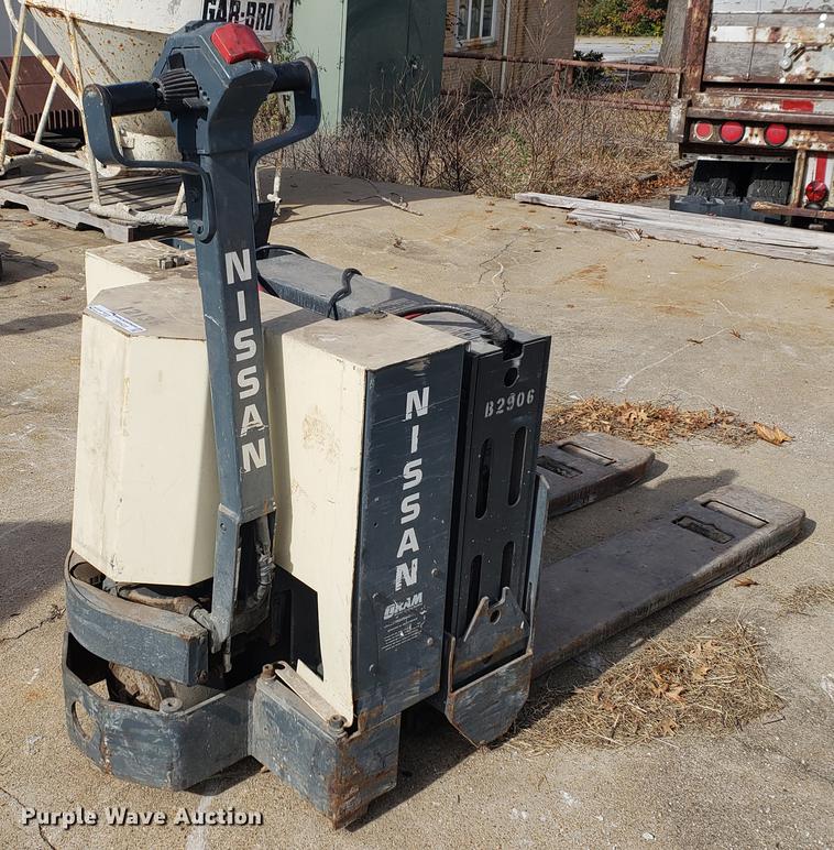 image for item DB9423 Nissan WPN-60-27X48 pallet jack