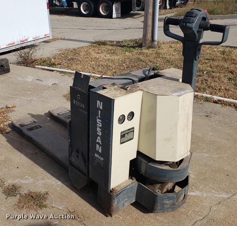 image for item DB9423 Nissan WPN-60-27X48 pallet jack