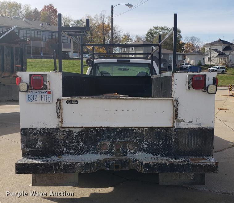 image for item DB9424 2001 Ford F450 Super Duty utility truck