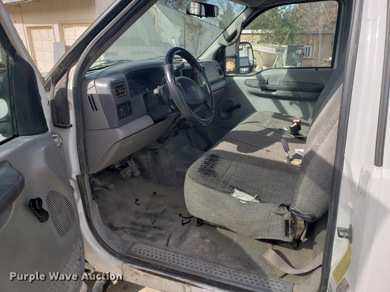 image for item DB9424 2001 Ford F450 Super Duty utility truck