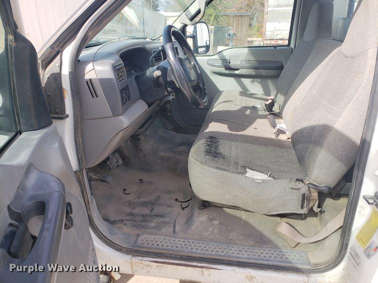 image for item DB9424 2001 Ford F450 Super Duty utility truck