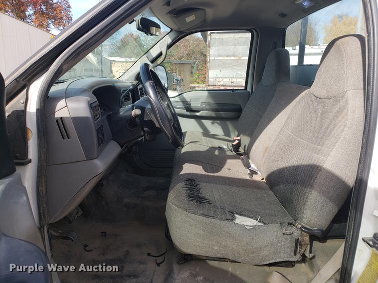 image for item DB9424 2001 Ford F450 Super Duty utility truck