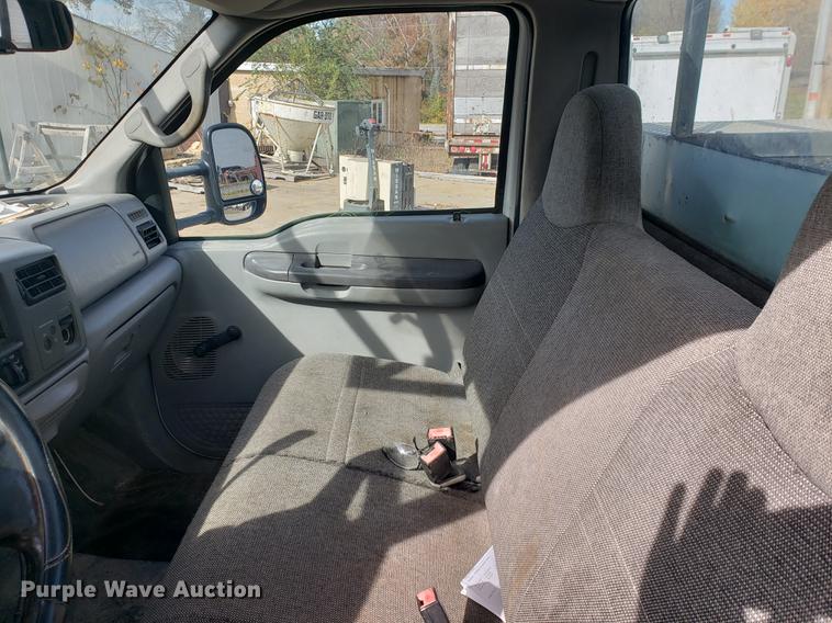 image for item DB9424 2001 Ford F450 Super Duty utility truck