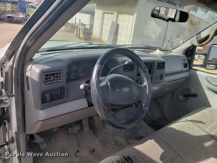 image for item DB9424 2001 Ford F450 Super Duty utility truck