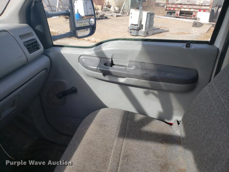 image for item DB9424 2001 Ford F450 Super Duty utility truck