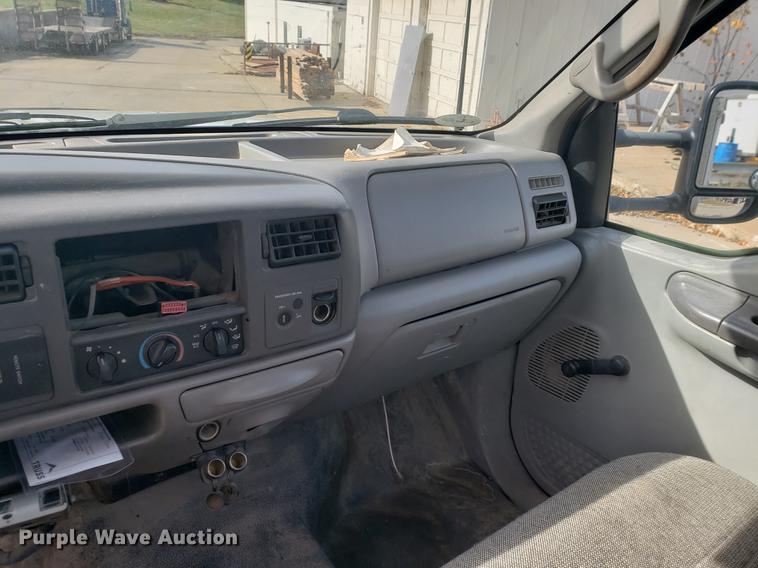 image for item DB9424 2001 Ford F450 Super Duty utility truck