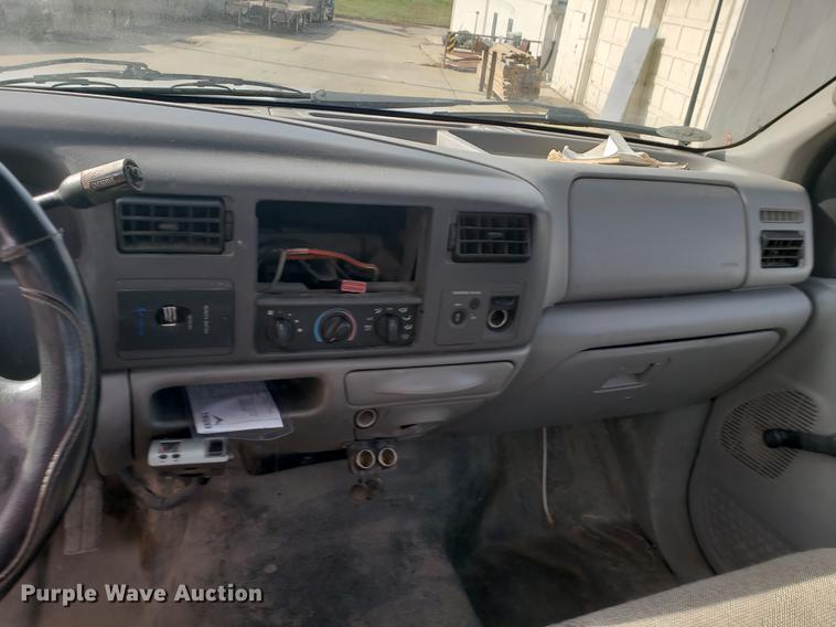 image for item DB9424 2001 Ford F450 Super Duty utility truck