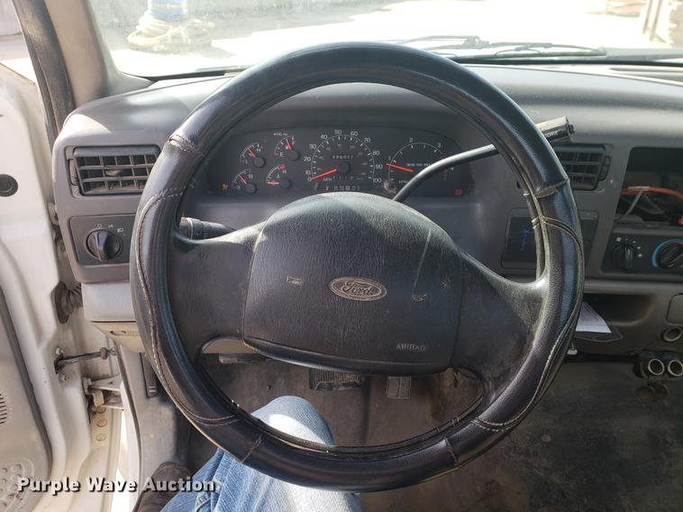 image for item DB9424 2001 Ford F450 Super Duty utility truck