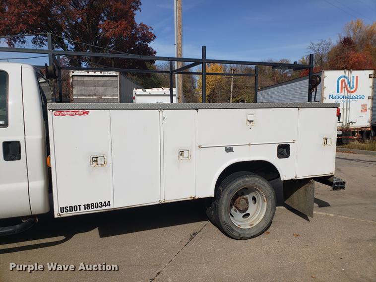 image for item DB9424 2001 Ford F450 Super Duty utility truck