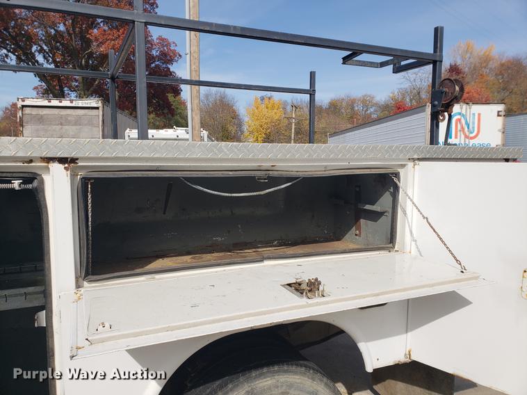 image for item DB9424 2001 Ford F450 Super Duty utility truck