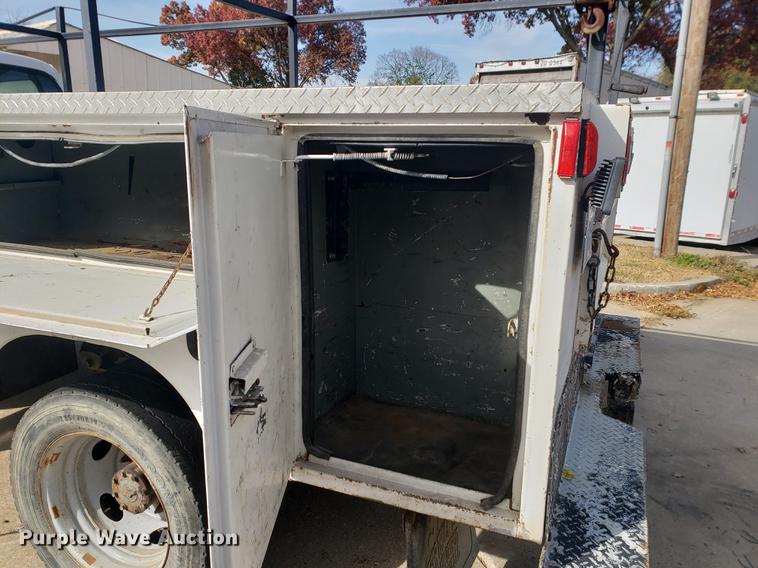 image for item DB9424 2001 Ford F450 Super Duty utility truck