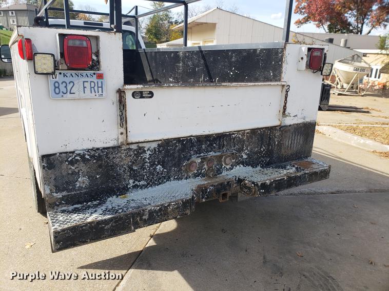 image for item DB9424 2001 Ford F450 Super Duty utility truck