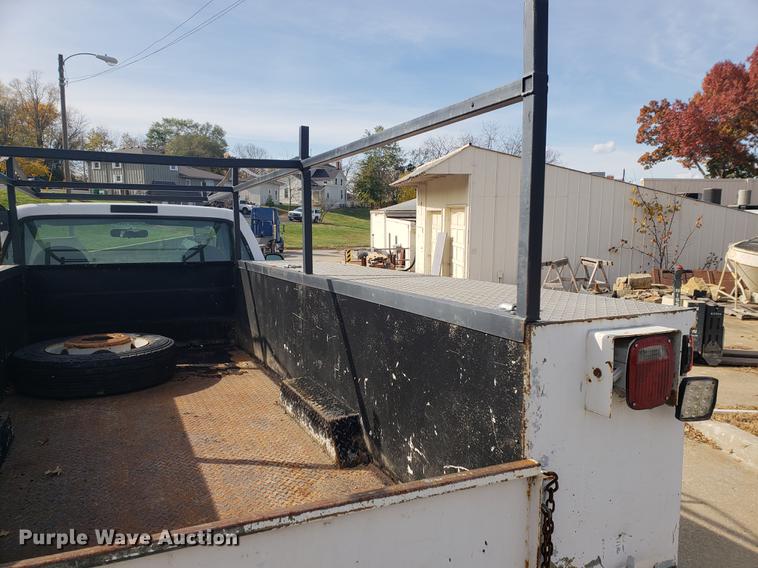 image for item DB9424 2001 Ford F450 Super Duty utility truck