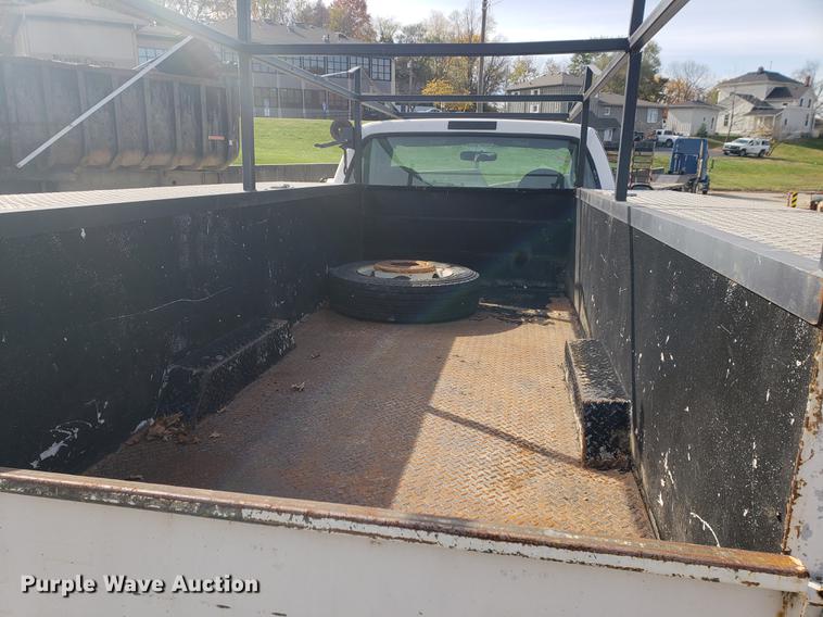 image for item DB9424 2001 Ford F450 Super Duty utility truck