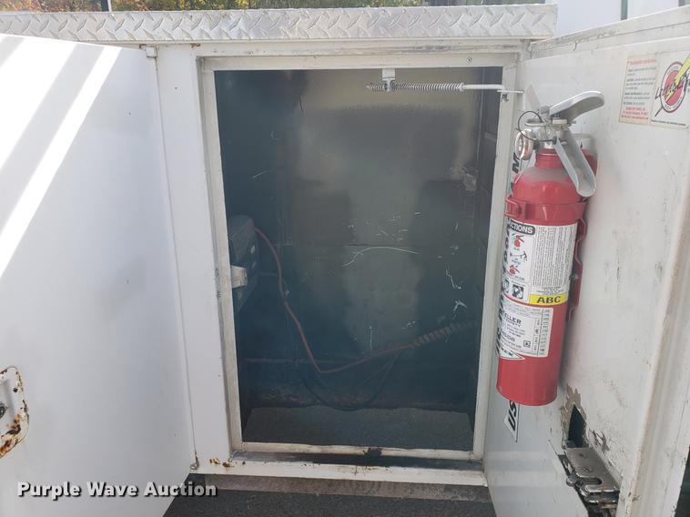 image for item DB9424 2001 Ford F450 Super Duty utility truck