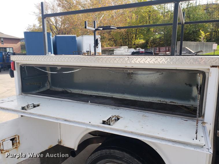 image for item DB9424 2001 Ford F450 Super Duty utility truck