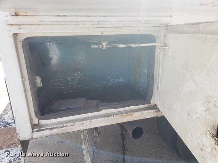 image for item DB9424 2001 Ford F450 Super Duty utility truck