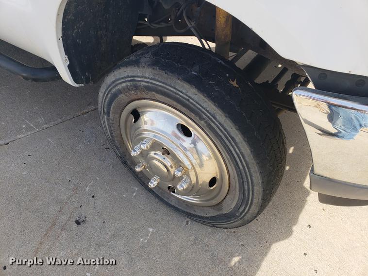 image for item DB9424 2001 Ford F450 Super Duty utility truck