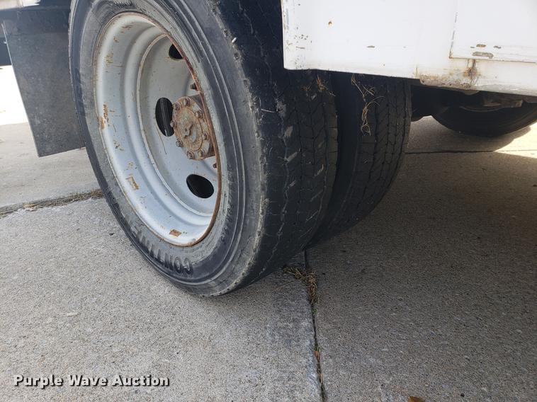 image for item DB9424 2001 Ford F450 Super Duty utility truck