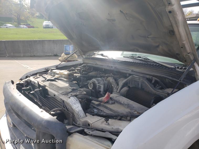 image for item DB9424 2001 Ford F450 Super Duty utility truck