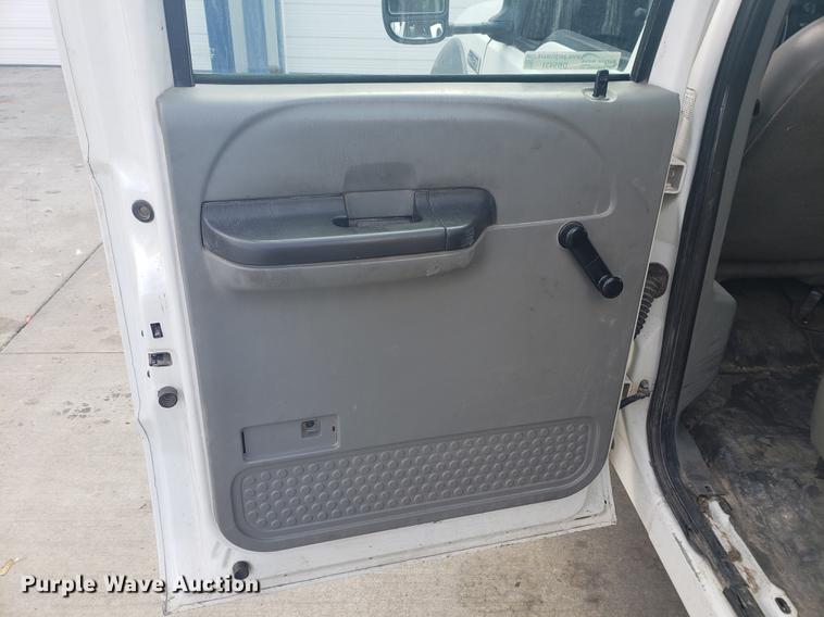 image for item DB9431 2006 Ford F450 Super Duty Crew Cab utility truck