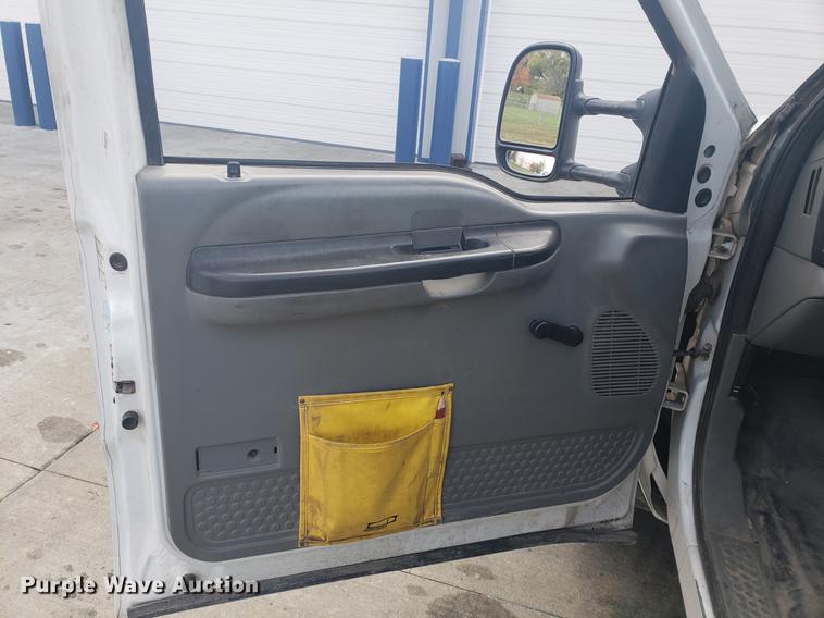 image for item DB9431 2006 Ford F450 Super Duty Crew Cab utility truck