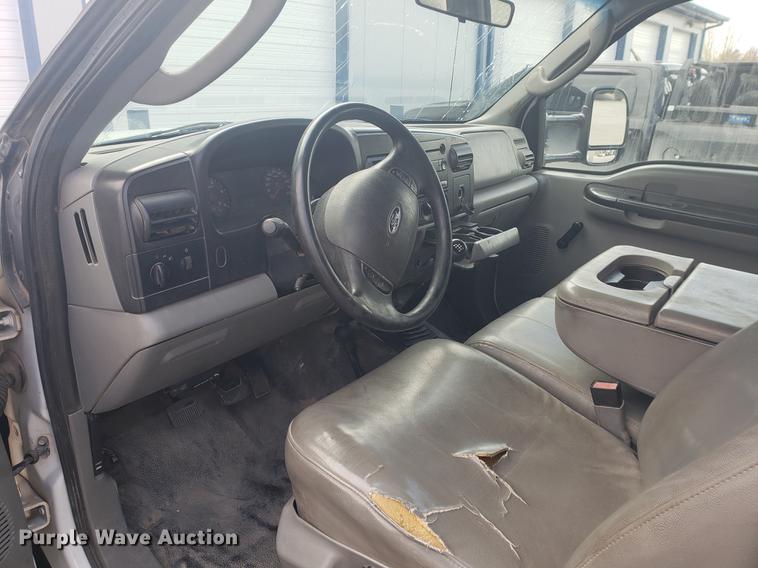 image for item DB9431 2006 Ford F450 Super Duty Crew Cab utility truck