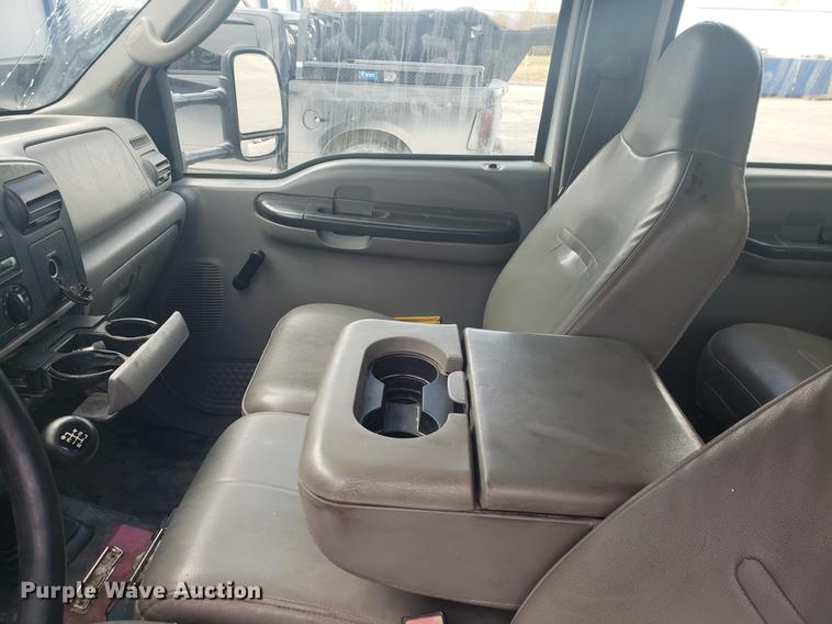 image for item DB9431 2006 Ford F450 Super Duty Crew Cab utility truck