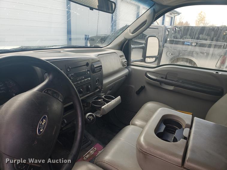 image for item DB9431 2006 Ford F450 Super Duty Crew Cab utility truck