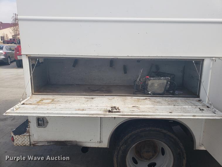 image for item DB9431 2006 Ford F450 Super Duty Crew Cab utility truck