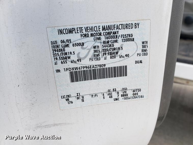 image for item DB9431 2006 Ford F450 Super Duty Crew Cab utility truck