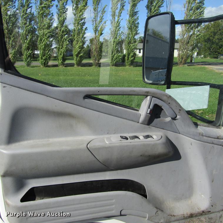 image for item DD2669 2008 Mitsubishi Fuso FE125 flatbed truck