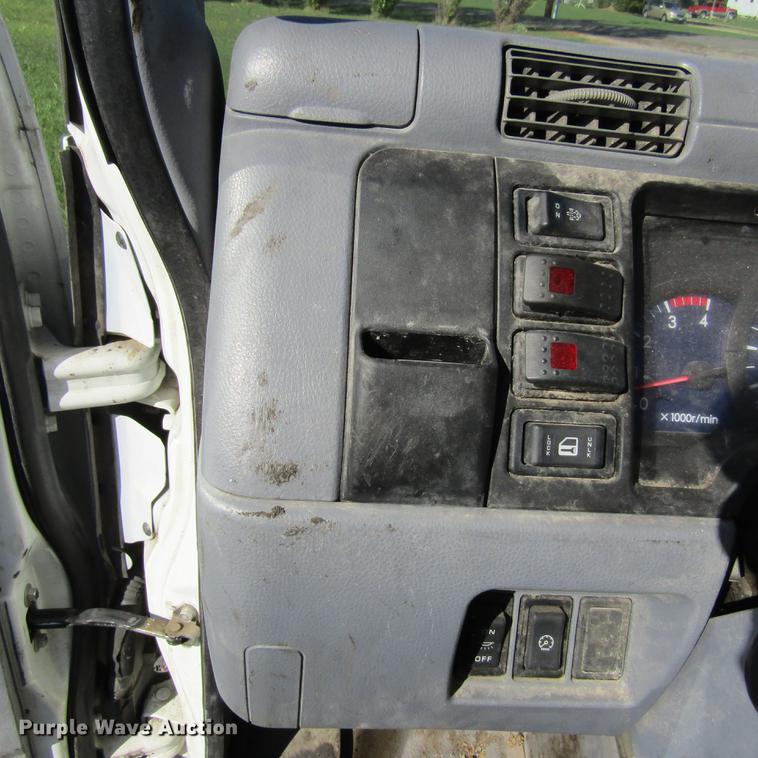 image for item DD2669 2008 Mitsubishi Fuso FE125 flatbed truck