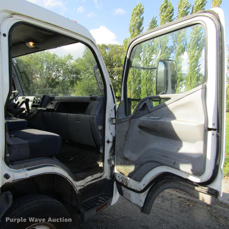 image for item DD2669 2008 Mitsubishi Fuso FE125 flatbed truck