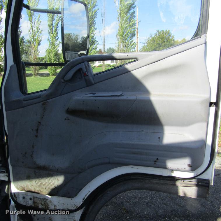 image for item DD2669 2008 Mitsubishi Fuso FE125 flatbed truck