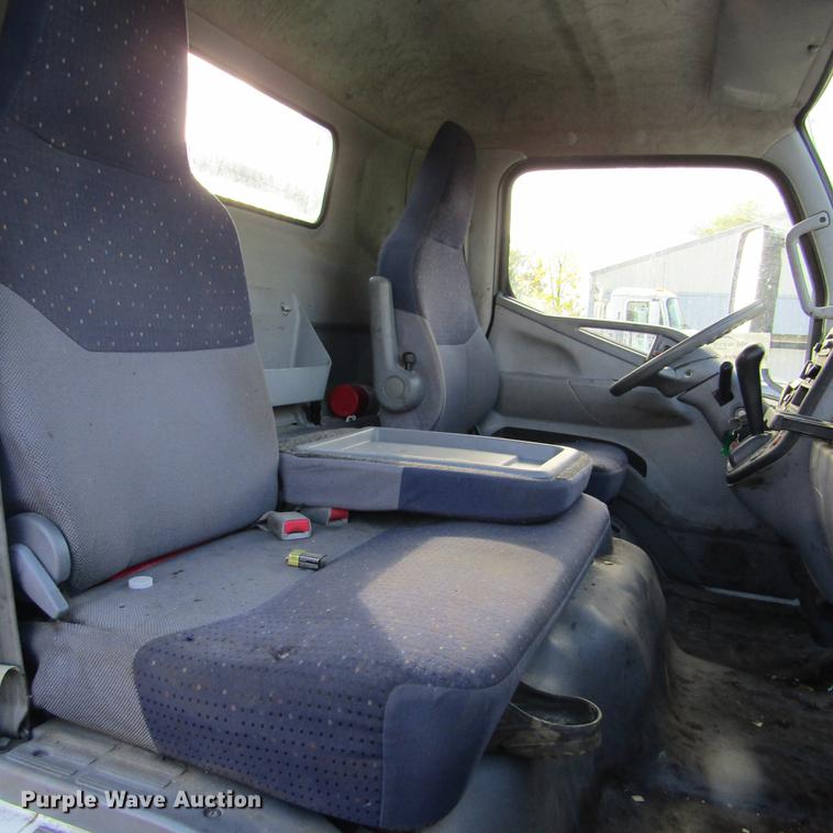 image for item DD2669 2008 Mitsubishi Fuso FE125 flatbed truck