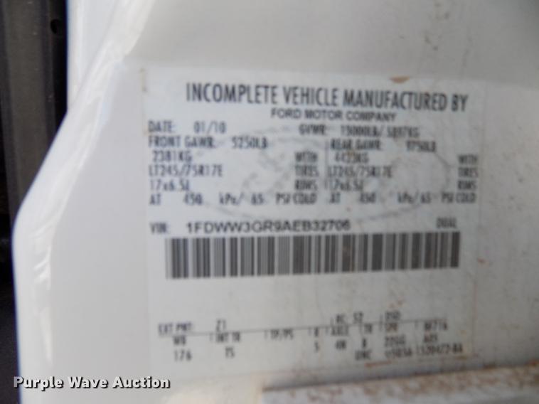 image for item DD3501 2010 Ford F350 Super Duty Crew Cab utility bed pickup truck