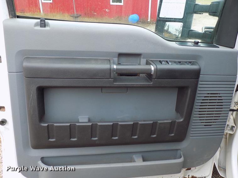 image for item DD3513 2013 Ford F350 Super Duty Crew Cab utility bed pickup truck