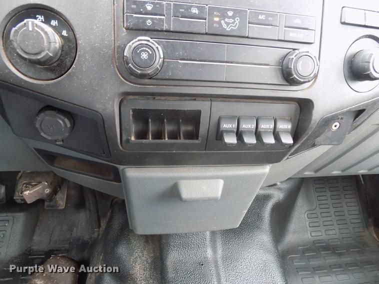 image for item DD3513 2013 Ford F350 Super Duty Crew Cab utility bed pickup truck