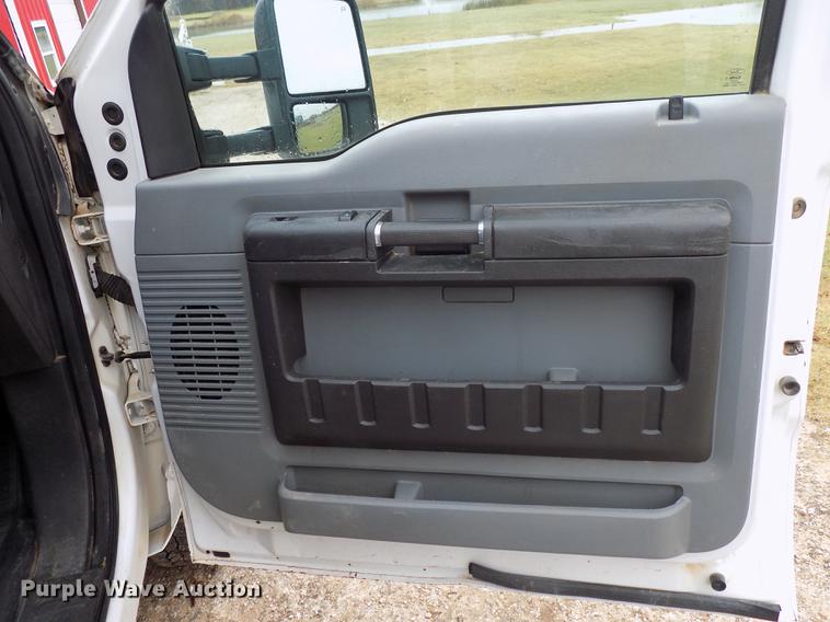 image for item DD3513 2013 Ford F350 Super Duty Crew Cab utility bed pickup truck