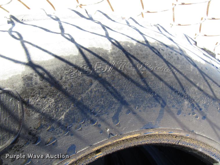 image for item DD3739 (20) tires