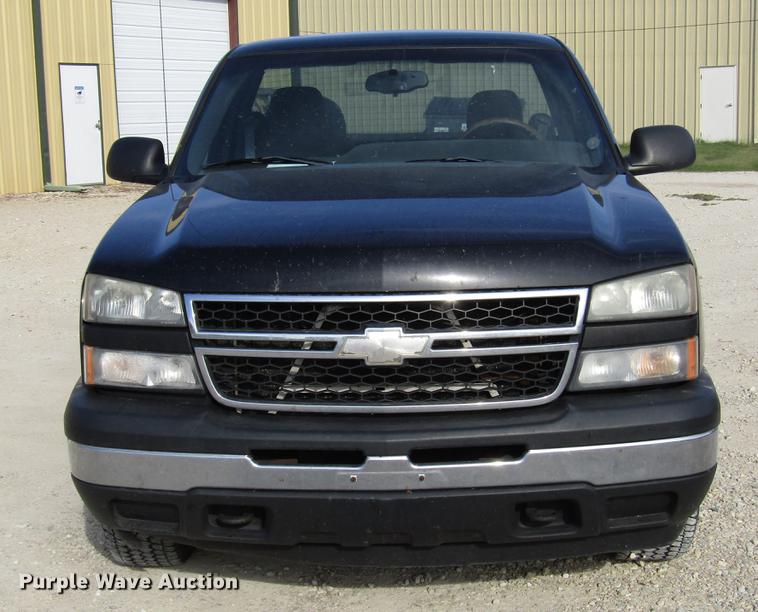 image for item DD3758 2006 Chevrolet Silverado 1500 pickup truck