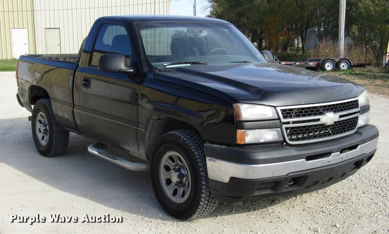 image for item DD3758 2006 Chevrolet Silverado 1500 pickup truck