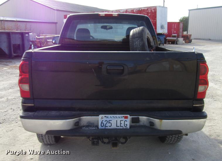 image for item DD3758 2006 Chevrolet Silverado 1500 pickup truck