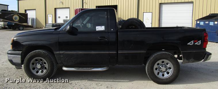 image for item DD3758 2006 Chevrolet Silverado 1500 pickup truck