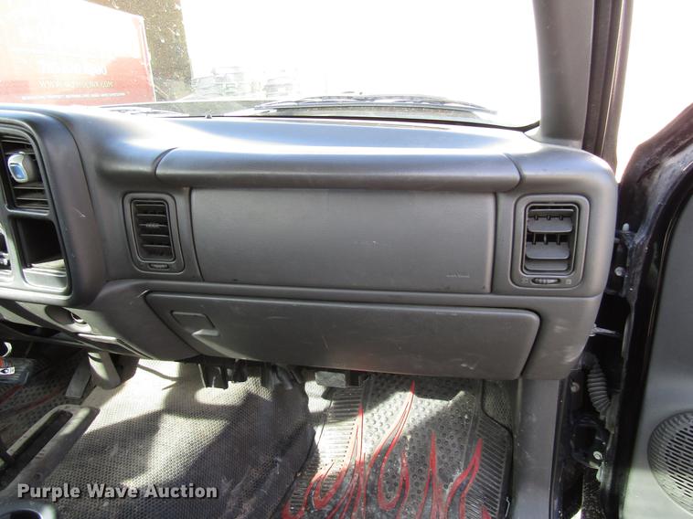 image for item DD3758 2006 Chevrolet Silverado 1500 pickup truck