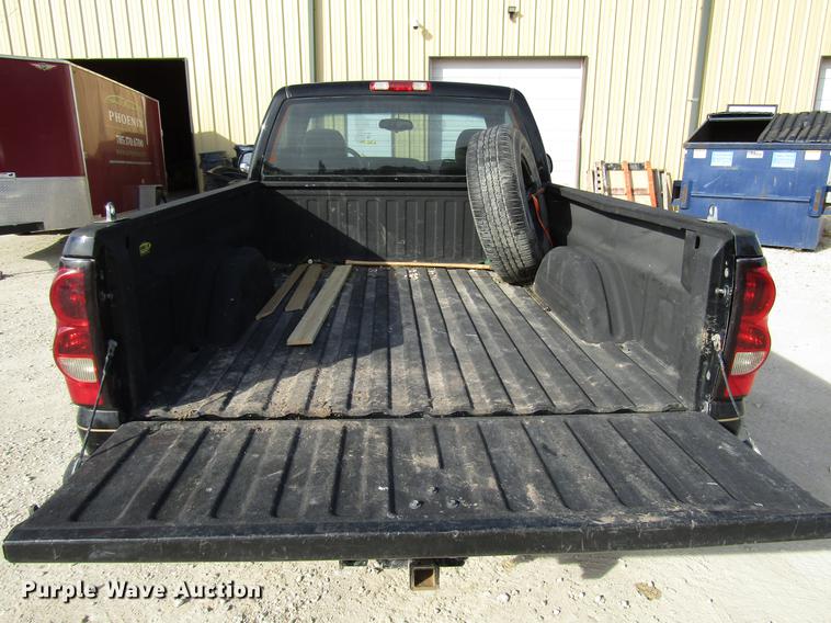 image for item DD3758 2006 Chevrolet Silverado 1500 pickup truck