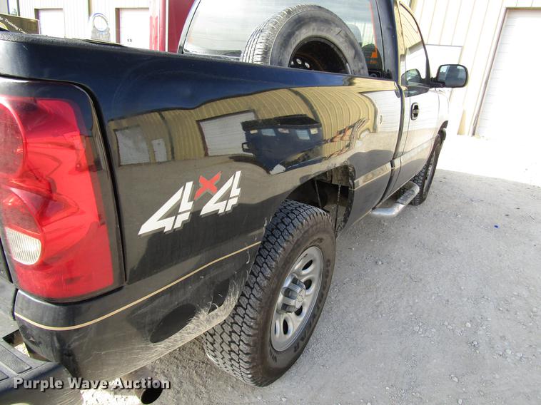 image for item DD3758 2006 Chevrolet Silverado 1500 pickup truck