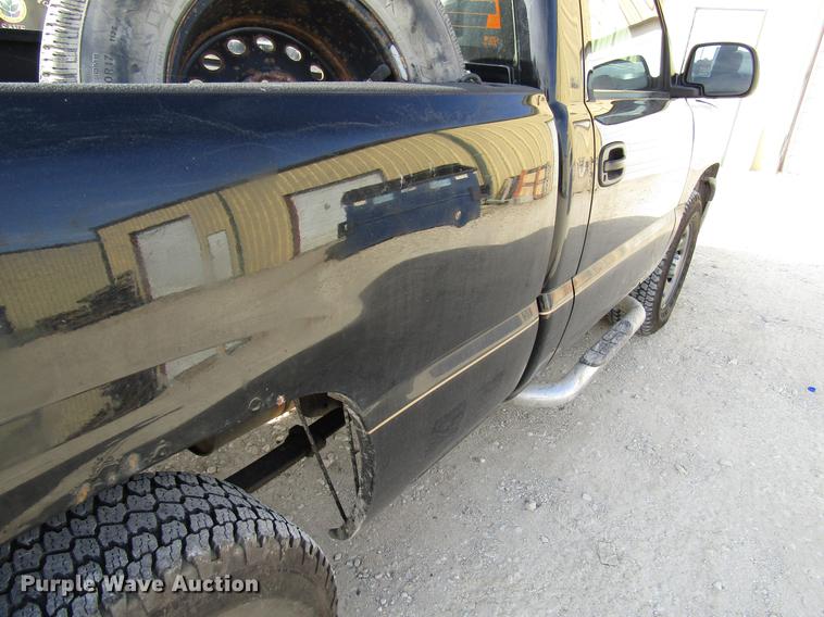 image for item DD3758 2006 Chevrolet Silverado 1500 pickup truck