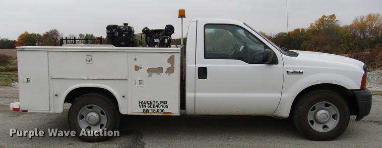 image for item DD3780 2006 Ford F250 Super Duty service truck